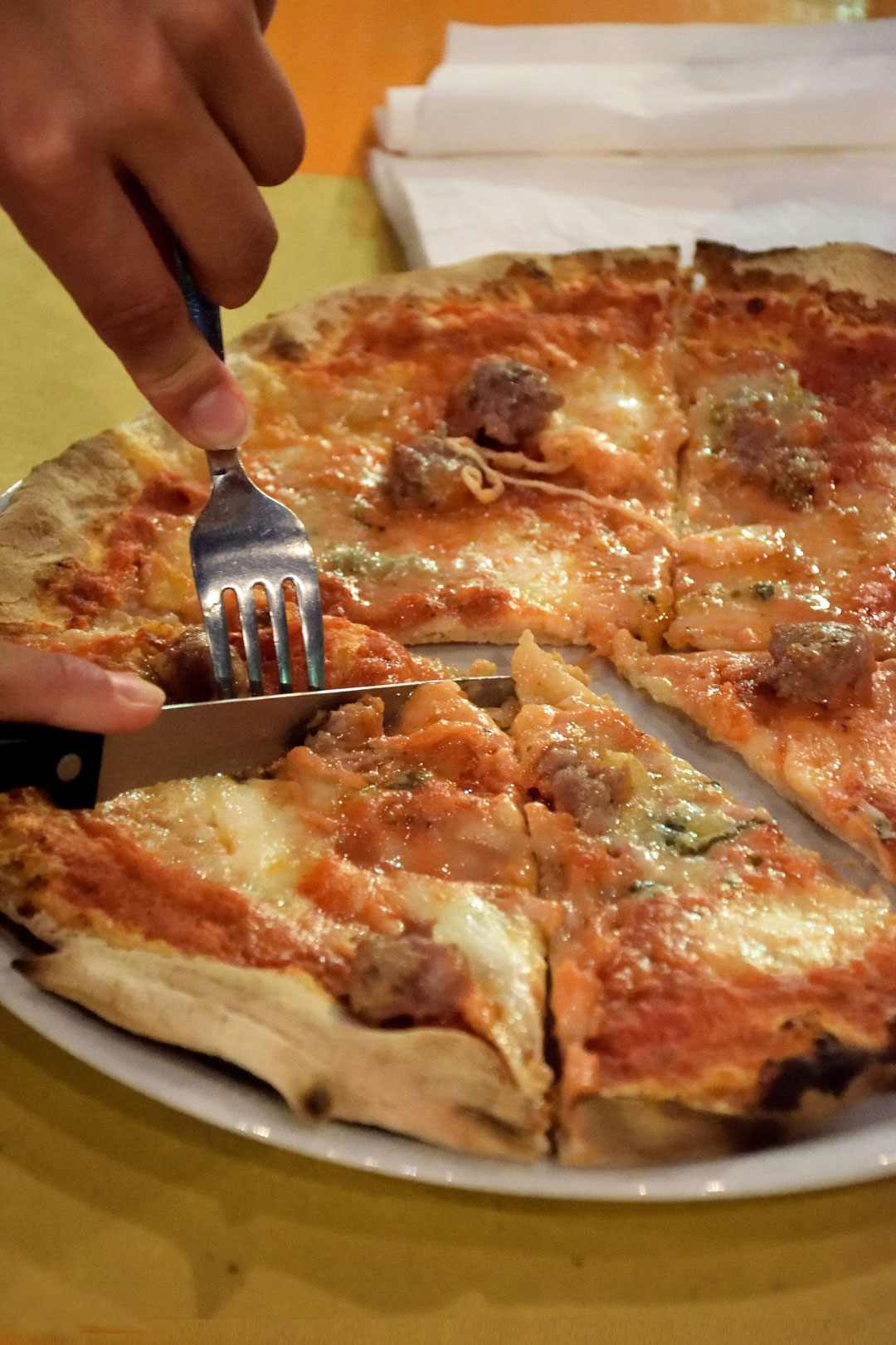 Mangia la pizza a Borgo San Lorenzo